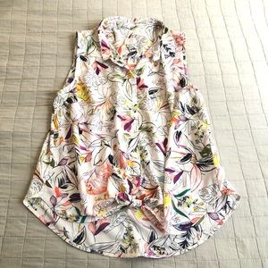 ✨ A New Day floral sleeveless blouse✨
